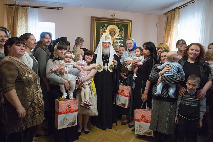 Святейший Патриарх Кирилл в «Доме для мамы»
