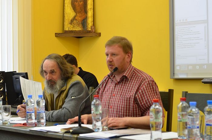 Профессор А. И. Сидоров и председатель комиссии доц. О. В. Стародубцев