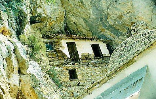 Пещеры природного происхождения на Святой Горе Афон