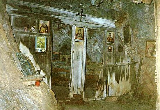 Пещеры природного происхождения на Святой Горе Афон