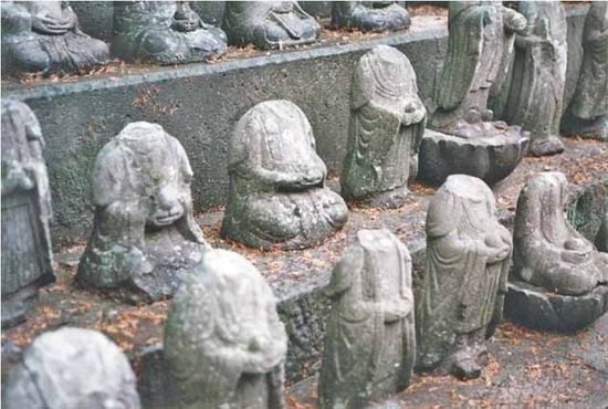 (Wikipedia/Frank "Fg2" Gualtieri)Buddhist statues of Jizō, the bosatsu of mercy, beheaded by rebelling Christians in Shimabara, Nagasaki, Japan.