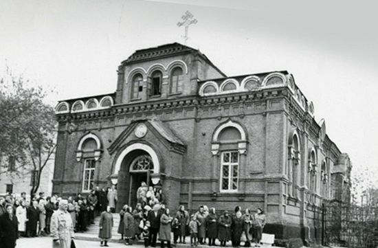 Храм не только окормлял солдат барнаульского пехотного полка, где они принимали присягу и благословлялись на службу, но и стал любимым местом горожан. Фото: с сайта Алтайской митрополии