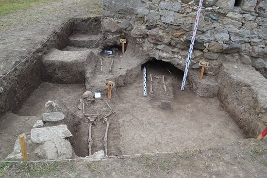 Several graves of medieval Bulgarian aristocrats from the House of Shishman (r. 1331-1395) have been discovered at & under the foundations of the stone church St. George near the town of Botevgrad. Photo: National Museum of History