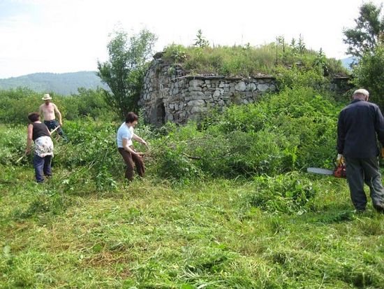 This is what the old stone church St. George near Trudovets looked like before it was cleaned up by volunteers in 2013. Photo: Trudovets website