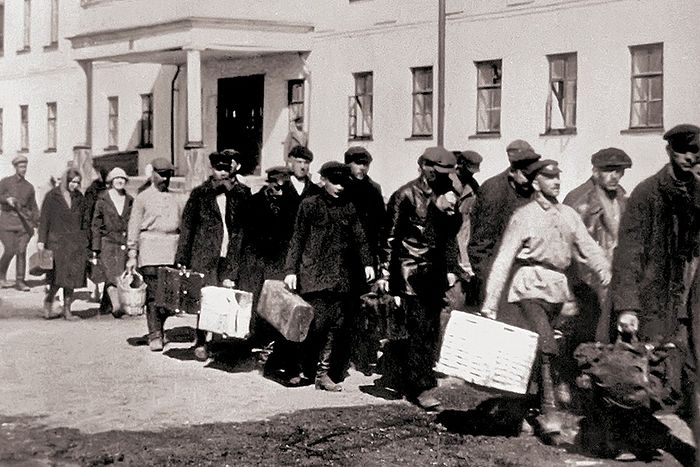 Прибытие нового этапа Кадр из кф Соловки 1928