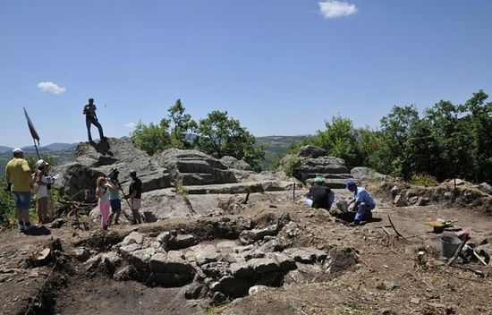 The prehistoric and Ancient Thracian rock shrine near Bulgaria’s Angel Voyvoda had a Roman fortress and an Early Christian church in the Late Antiquity, archaeologists have found. Photo: Mineralni Bani Municipality