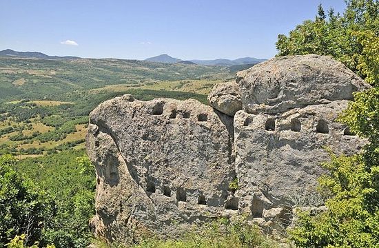 Niches hewn up into the rocks at the prehistoric and ancient rock shrine near Bulgaria’s Angel Voyvoda. Photo: Mineralni Bani Municipality