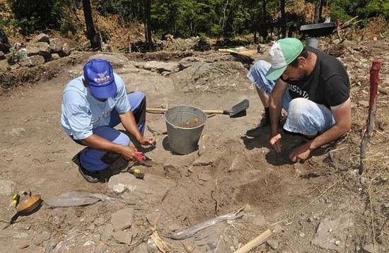 The first ever professional archaeological excavations near Angel Voyvoda started at the end of May 2016. Photos: Mineralni Bani Municipality