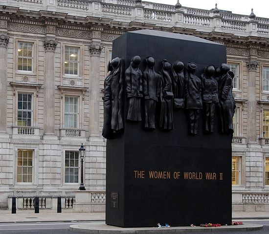 Памятник «Женщины во Второй Мировой войне», скульптор Д. Миллс, 2005 год, Лондон.Фото с сайта wikimedia.org