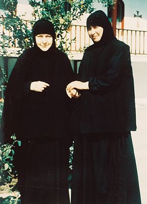 Монахини Макрина и Таксиархия