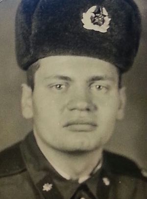 Војник О.В. Стењајев: «То што сам раније служио у совјетској армији помогло ми је да боље схватим савремене војнике»
