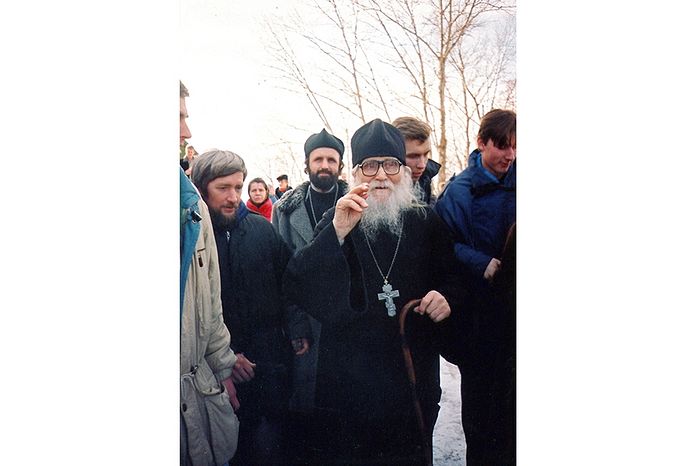 Отец Николай Гурьянов с паломниками