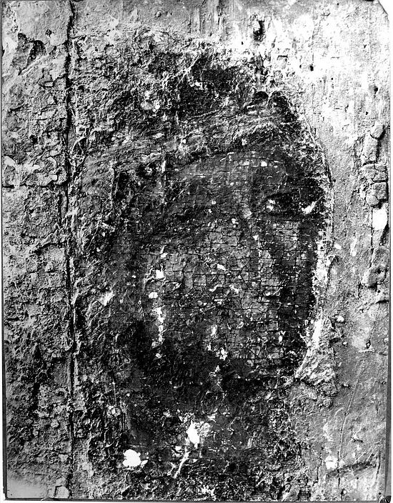 Боголюбская икона после снятия оклада в 1918 г. Фрагмент