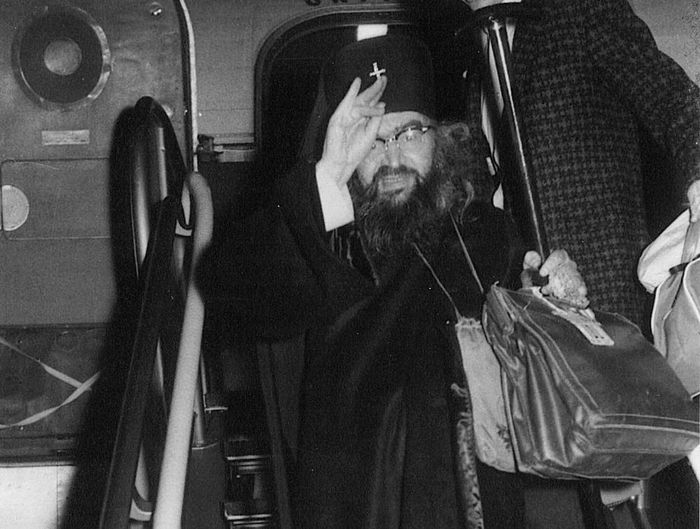 Святитель Иоанн много летал на самолетах, ведь его паства была рассеяна по всему миру. На фото святитель Иоанн в Сан-Франциско. 1962 год
