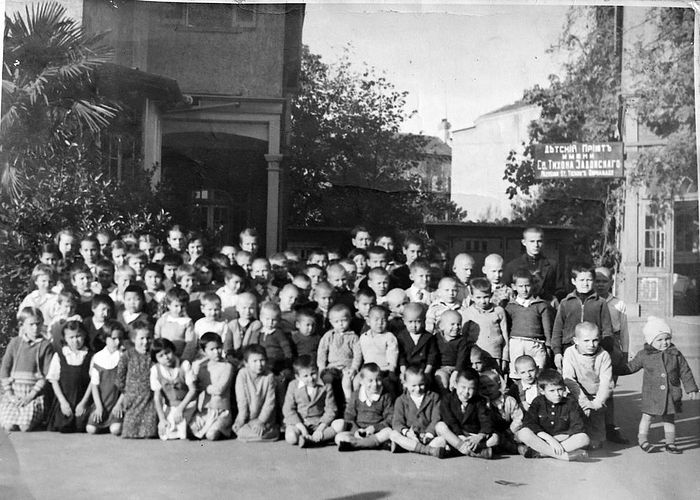 Дети из приюта святителя Тихона Задонского в Шанхае