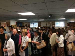 Вјерни народ у реду за поклоњење моштима Св. Новомученика Пребиловачких