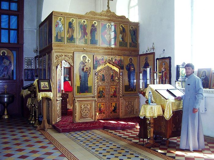 Иерей Евгений Мягков в Свято-Никольском храме села Березичи