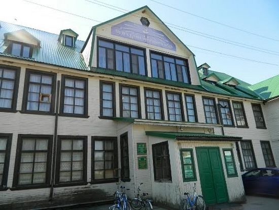 Здание гимназии Свято-Алексиевской пустыни