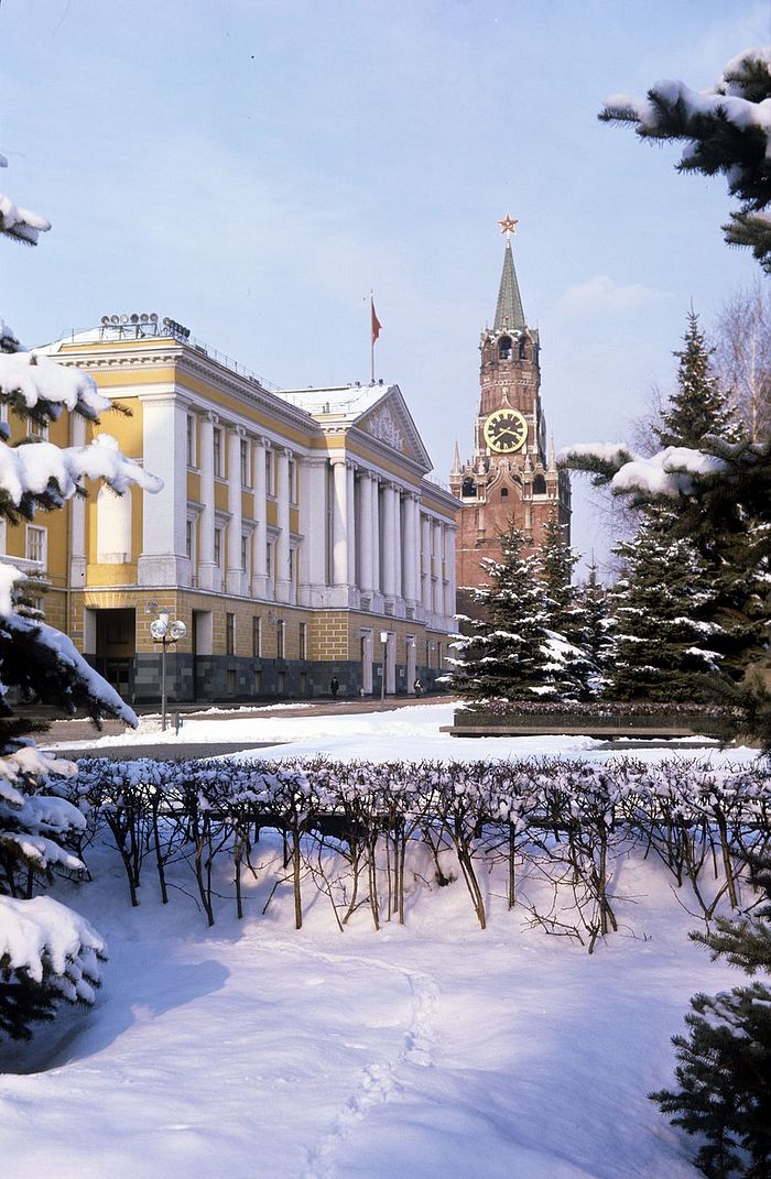 The building of the Presidium of the Supreme Soviet of the USSR. The Administrative Building of the Kremlin (Building 14) is situated between the Spassky Gates and the Senate Palace.