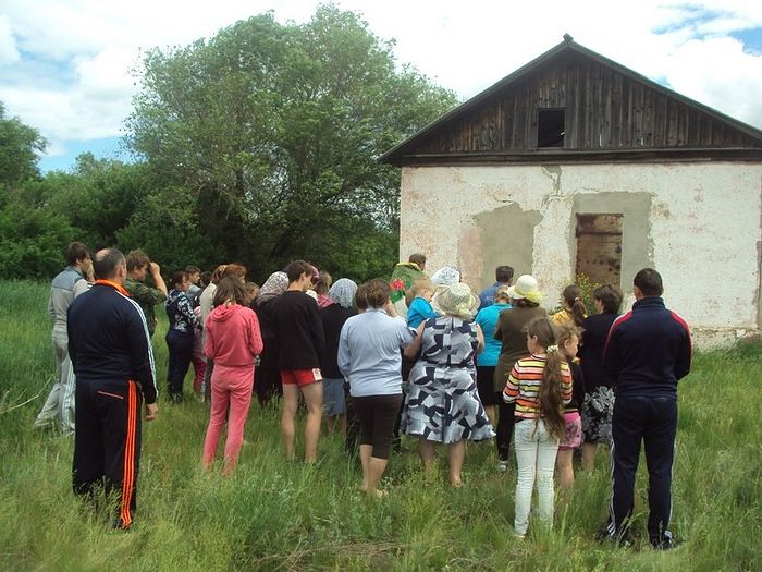 Moleben before the St. Nicholas parish in Chernorechye