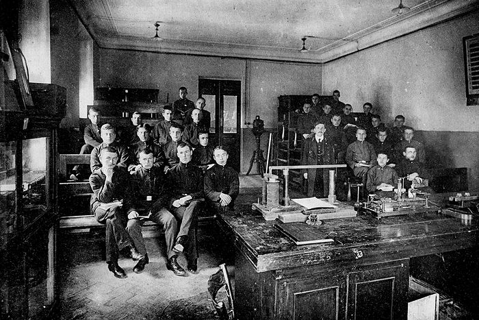 Урок физики в 7 классе Ярославской гимназии 1912 год