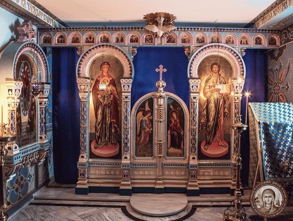 Иконостас храма в честь Светописанного образа Богородицы в Русском на Афоне монастыре 