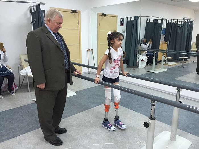 Сидра Заарур и техник-ортопед А.В. Наконечный