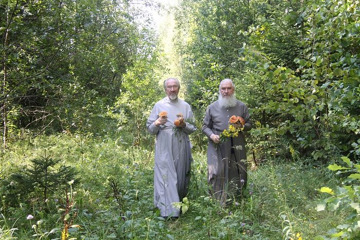 Тихая охота. Митрополит Климент со страшим братом протоиереем Николаем, 2011 г.