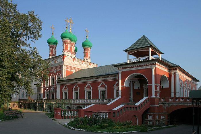 Высоко-Петровский монастырь в Москве