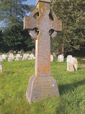 Крест в память о св. Фурсее на кладбище церкви в Бург-Касле, Норфолк, Англия
