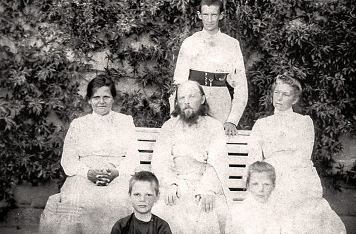 Fr. Alexiy Mechyov with his family. Anna Petrovna, Fr. Alexiy’s wife, is to the left of him.