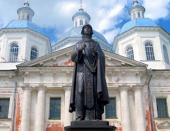 Памятник Святой Благоверной Великой княгине Анне Кашинской. Кашин, Тверская область