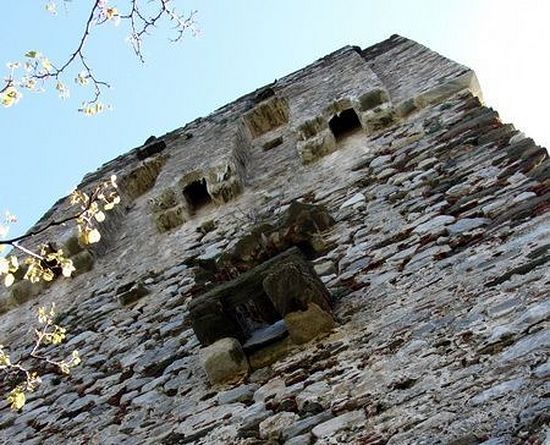 Башня бенедиктинского монастыря «Амальфион» X-XIII вв. на Афоне