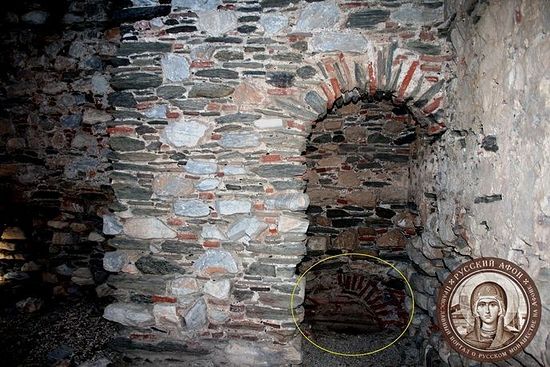 Башня бенедиктинского монастыря «Амальфион» X-XIII вв. на Афоне
