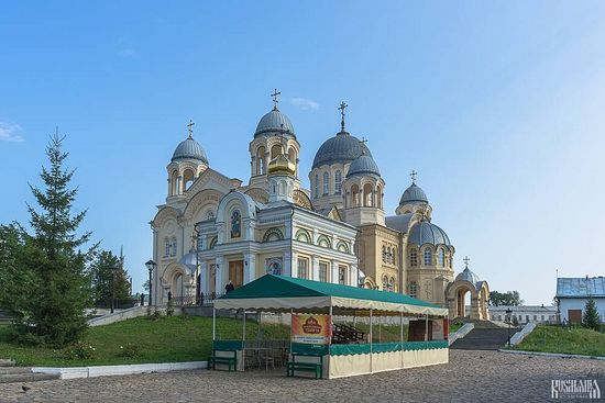The Svyato-Nikolsky Monastery. Photo: http://russia-insider.com/