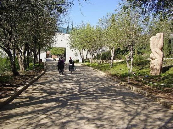 The Righteous Among the Nations Avenue inside the Yad Vashem complex in Jerusalem (via Wikimedia Commons).