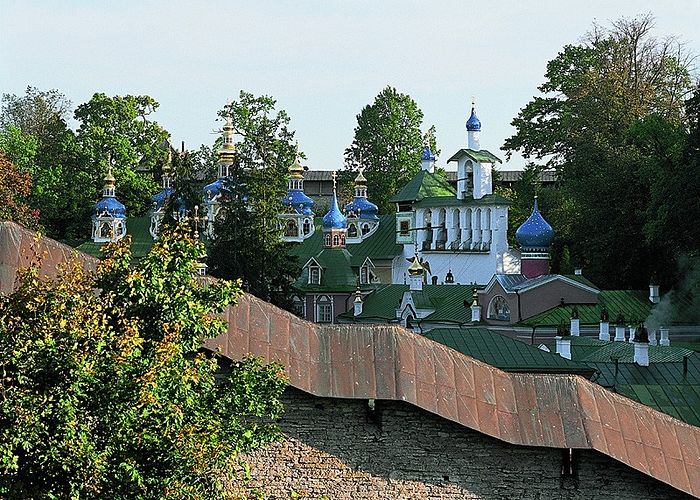 Псково-Печеский монастырь. Фото: Анатолий Горяинов