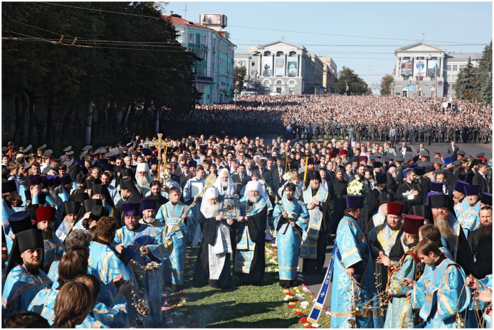 His Holiness Patriarch Kirill's 70th birthday.  Cross procession with the Kursk Root Icon of the Mother of God. Kursk. September 23, 2009.