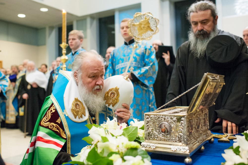 His Holiness Patriarch Kirill's 70th birthday.  Moleben before the reliquary with the Belt of the Most Holy Theotokos at Moscow’s Vnukovo Airport. November 28, 2011.