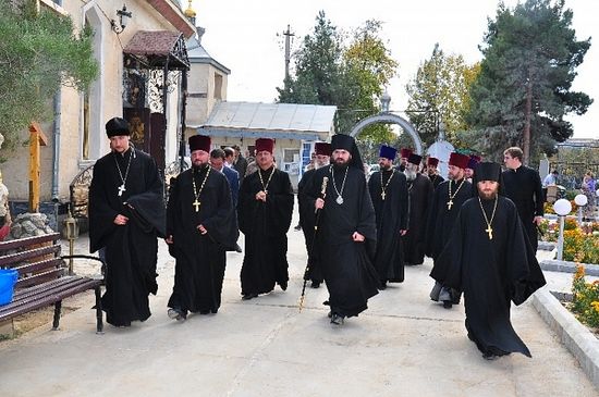 Orthodox clergy in Turkmenistan. Photo: http://theorthodoxchurch.info/blog/news/orthodox-nativity-new-year-epiphany-and-theophany-celebrations-worldwide/