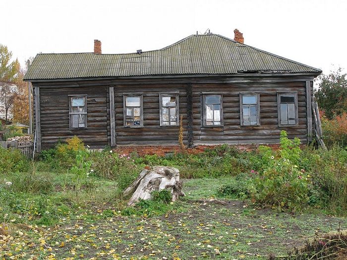 Бывшее здание церковно-приходской школы, ныне разрушено. Фото: П.В. Торопов, 2008 г.
