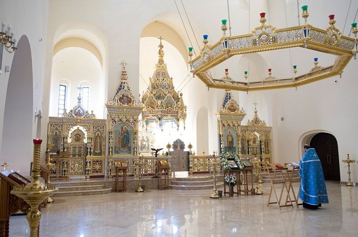 Внутреннее убранство храма в честь св. кн. Александра Невского