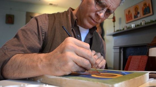 Don Phillips works on a piece during an iconography class at Trinity House Café . [Danielle Nadler/Loudoun Now]