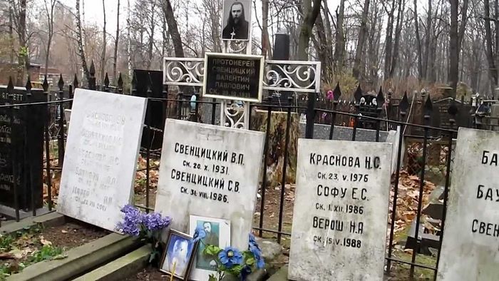 Могила прот. Валентина Свенцицкого на Введенском кладбище.