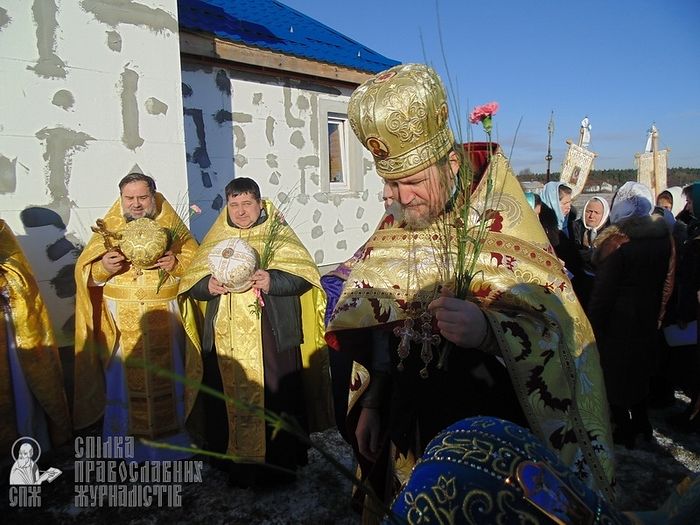 UKRAINIAN PARISH REBUILDS CHURCH AFTER THEIRS SEIZED BY SCHISMATICS