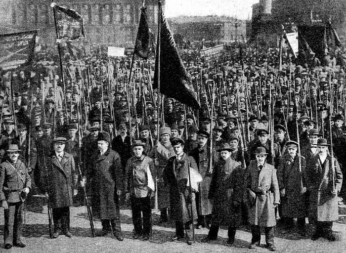 Февральская революция. Петроградская красная гвардия на демонстрации. Фото. 1 мая 1917