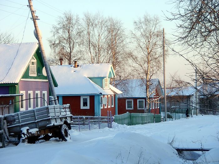 Большой Бор. Цветные дома - в краю, где мало света зимой. Фото: Каплунов Михаил