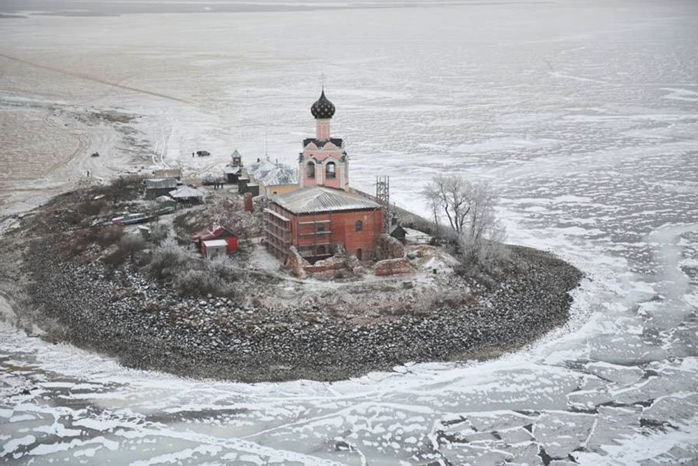 В Вологодской области восстанавливают самый крохотный монастырь в России