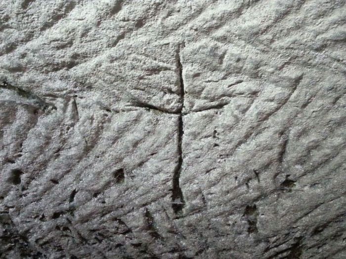 The ancient Cross engraving discovered by two hikers in Israel / Saʽar Ganor, Israel Antiquities Authority.