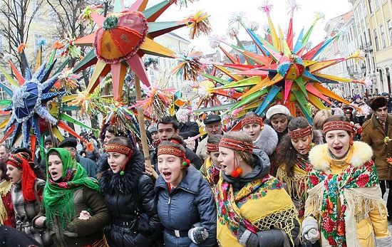 Ukrainian "starring" and "kolyadki"-caroling during "Sviatki" Christmastide. Photo: pravlife.org